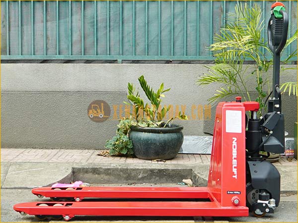 Xe nâng tay điện thấp bán tự động 1.5 tấn NOBLELIFT MỚI 100%